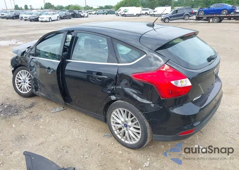 2014 Ford Focus Titanium z USA, uszkodzony, nr VIN 1FADP3N25EL194433